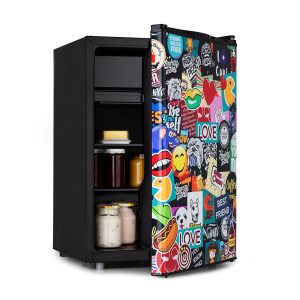 Cool Vibe 70+ Kühlschrank 72 Liter 2 Böden Stickerbomb-Style